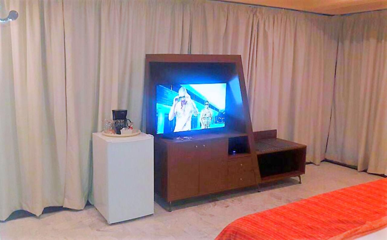 Hotel Versalles Suites 칸쿤 외부 사진