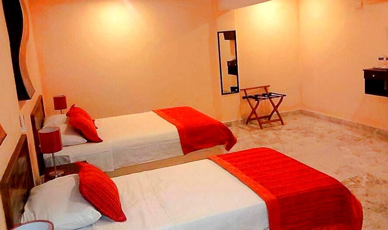 Hotel Versalles Suites 칸쿤 외부 사진